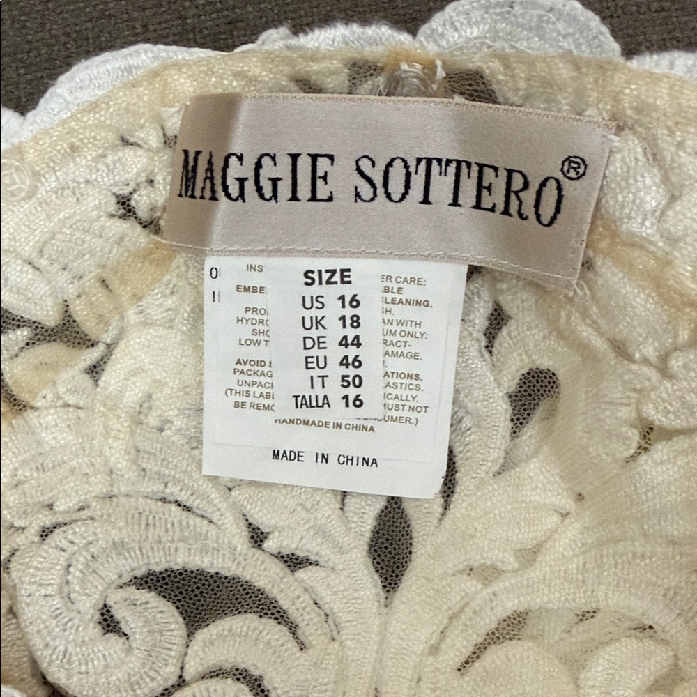 Maggie Sottero Ivory Detachable Sleeves - Picture 2 of 5